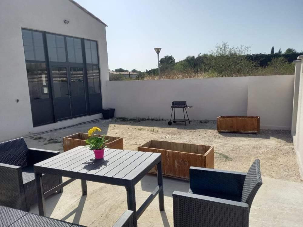 Villa Cosy-Loft Industriel , Jacuzzi , Wifi , 6 Personnes Max Aigues-Vives  Exterior foto