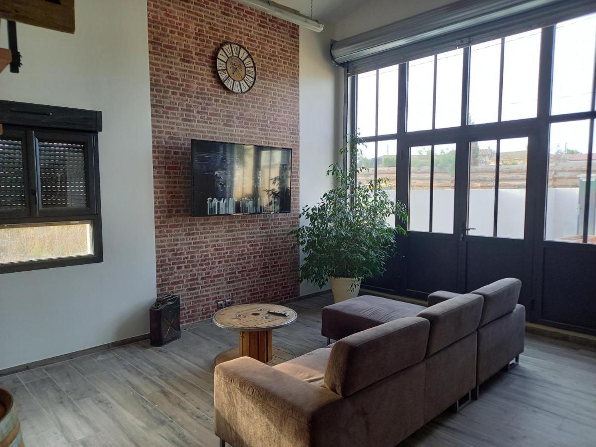 Villa Cosy-Loft Industriel , Jacuzzi , Wifi , 6 Personnes Max Aigues-Vives  Exterior foto
