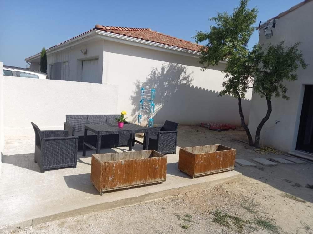 Villa Cosy-Loft Industriel , Jacuzzi , Wifi , 6 Personnes Max Aigues-Vives  Exterior foto